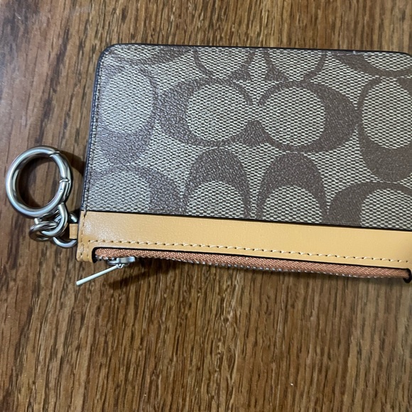 Coach Attachment Card Case In Signature Canvas - Picture 5 of 9